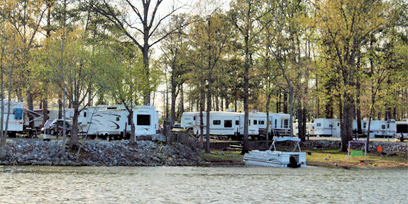 Lakeside campground along Kentucky Lake